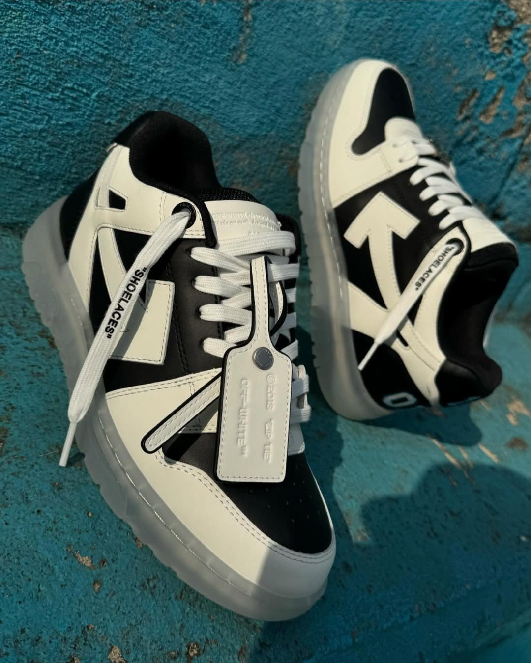 OFF WHITE